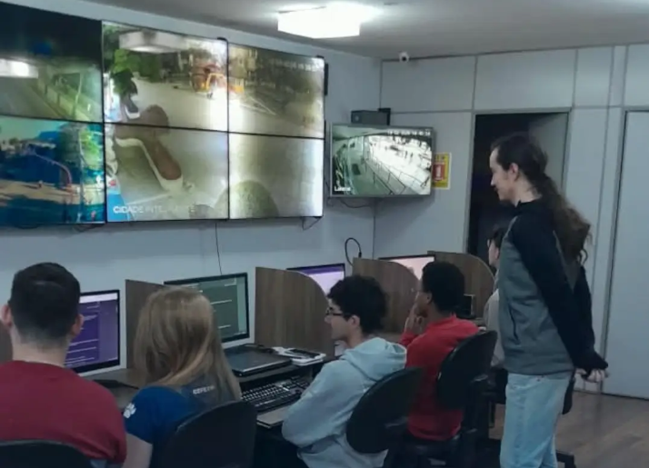 Cidade Inteligente oferece curso de programação de computadores e inteligência artificial para estagiários da Prefeitura